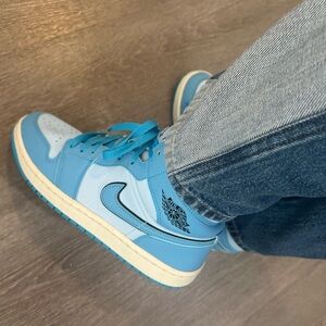 Nike Jordan’s 9.5 blue